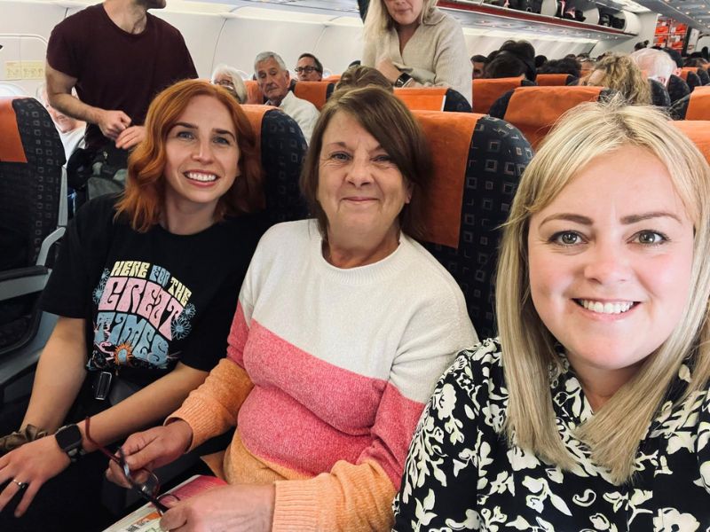 Rachel, Laura and Mama Daff from Team TDD on the plane